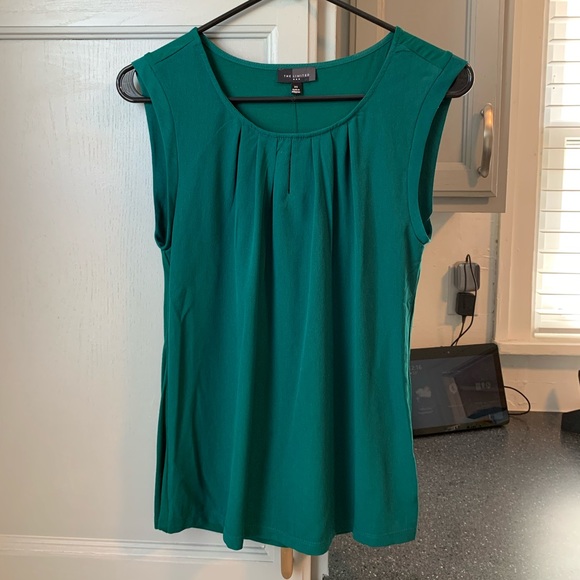 Green sleeveless top - Picture 1 of 4